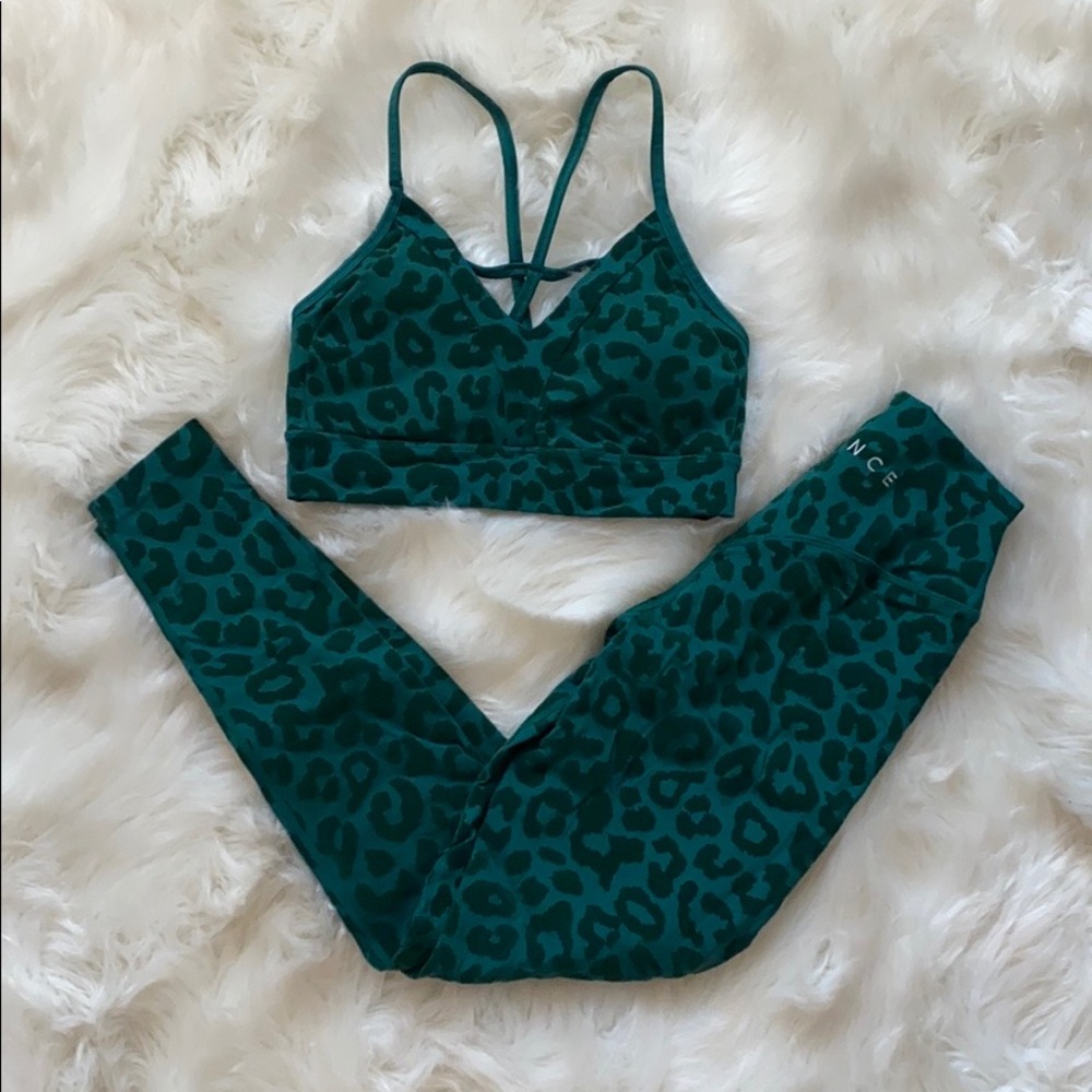 Balance Athletica lux v neck bra- panther forest